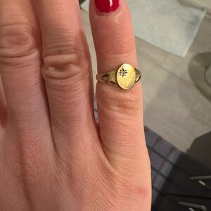 Mejuri gold vermeil white sapphire star signet size 3